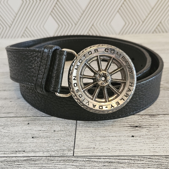 Harley Davidson Men's Black Pebbled Leather Belt Tire Logo Buckle Size Large - Picture 1 of 9